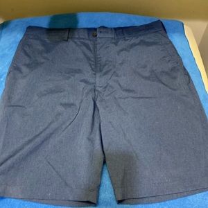 Men’s PGA Tour golf shorts size 34–like new